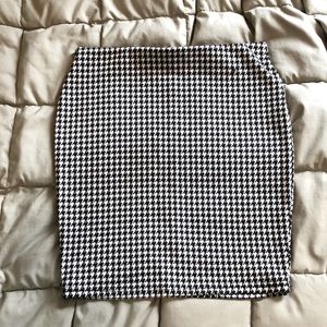 Black & White Checkered / Gingham Pencil Skirt